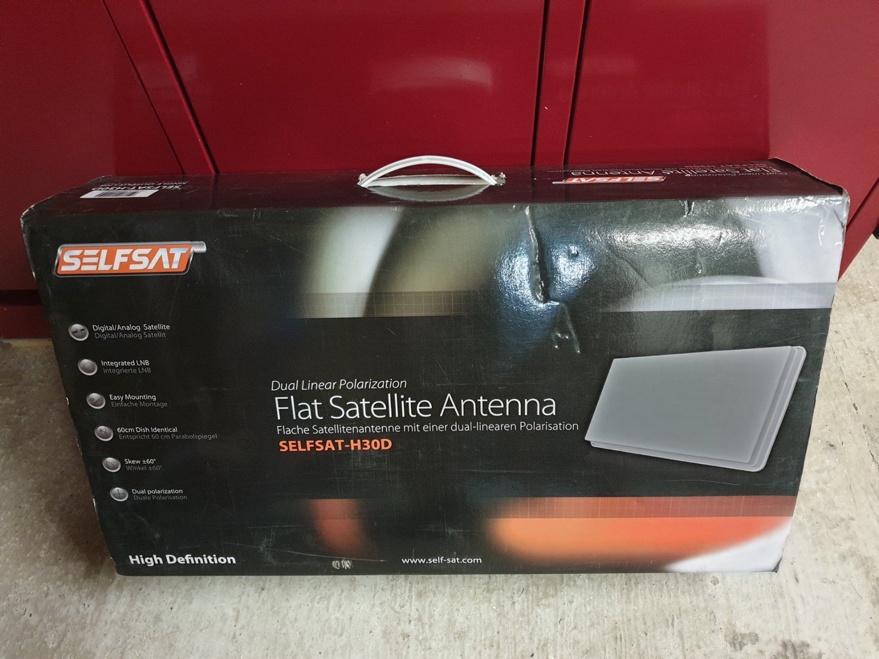 Antenne parabolique: Satellitenschüssel flach – D'occasion à Altdorf UR par pezibe 3