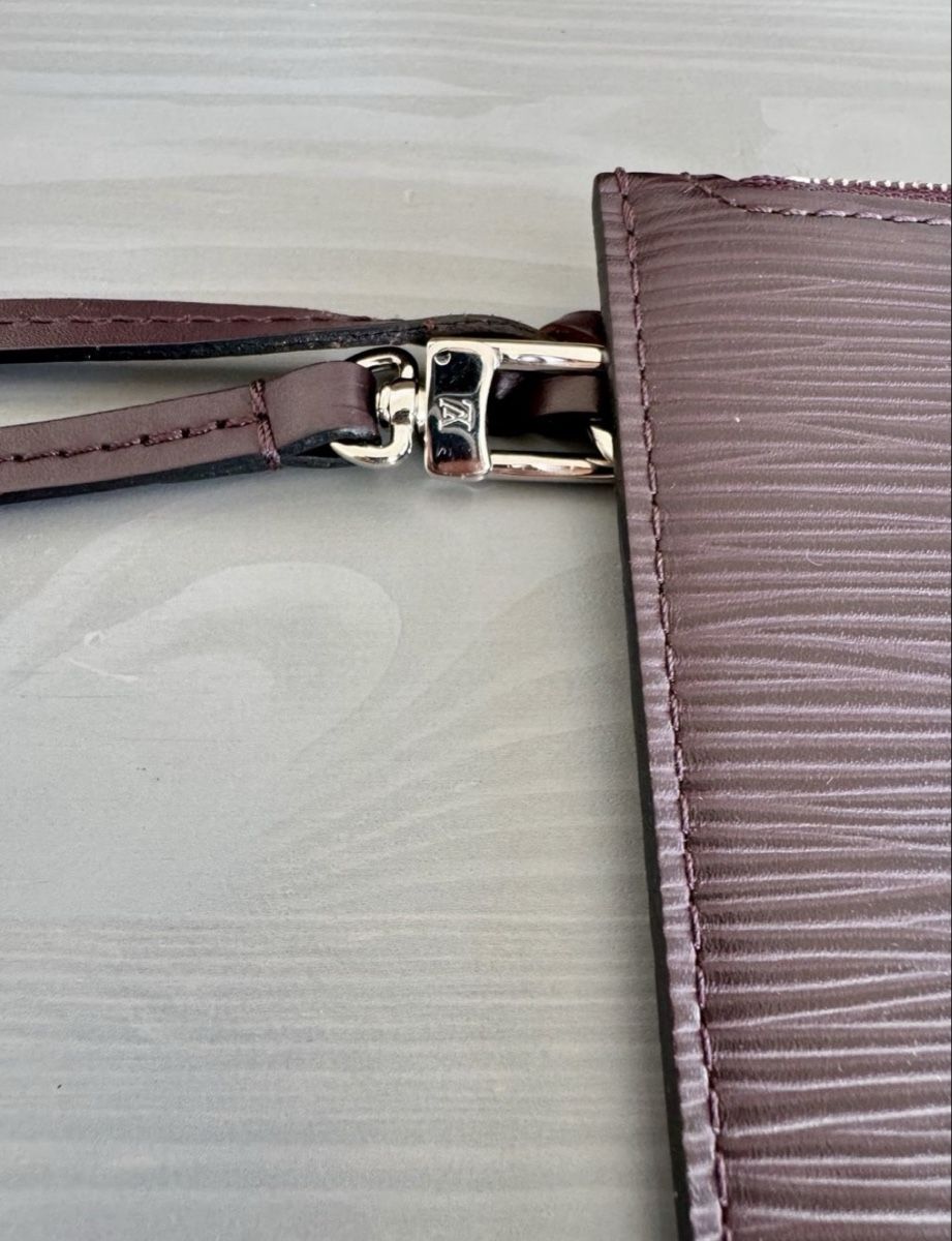 Louis Vuitton Borse: Pochette Louis Vuitton Epi Cuir Violet – Usato da Sugiez venduto da Mlle_Bakets 3