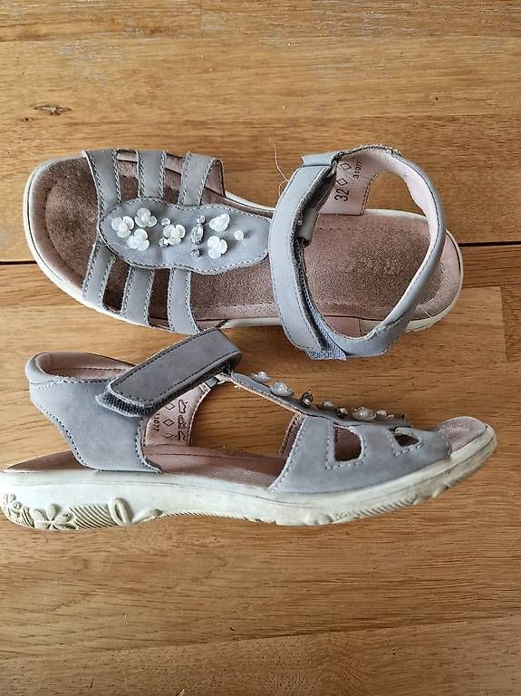 Schuhe für Mädchen: Kindersandalen (Gr. 32) – Gebraucht aus Zürich von Rip2