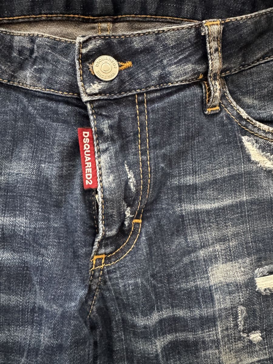 Dsquared2 Jeans: Dsquared2 Jeans - Size 42 - Stylish Distressed Look, Cool St – Nuovo (secondo la descrizione) da Wallisellen venduto da Corinne.-