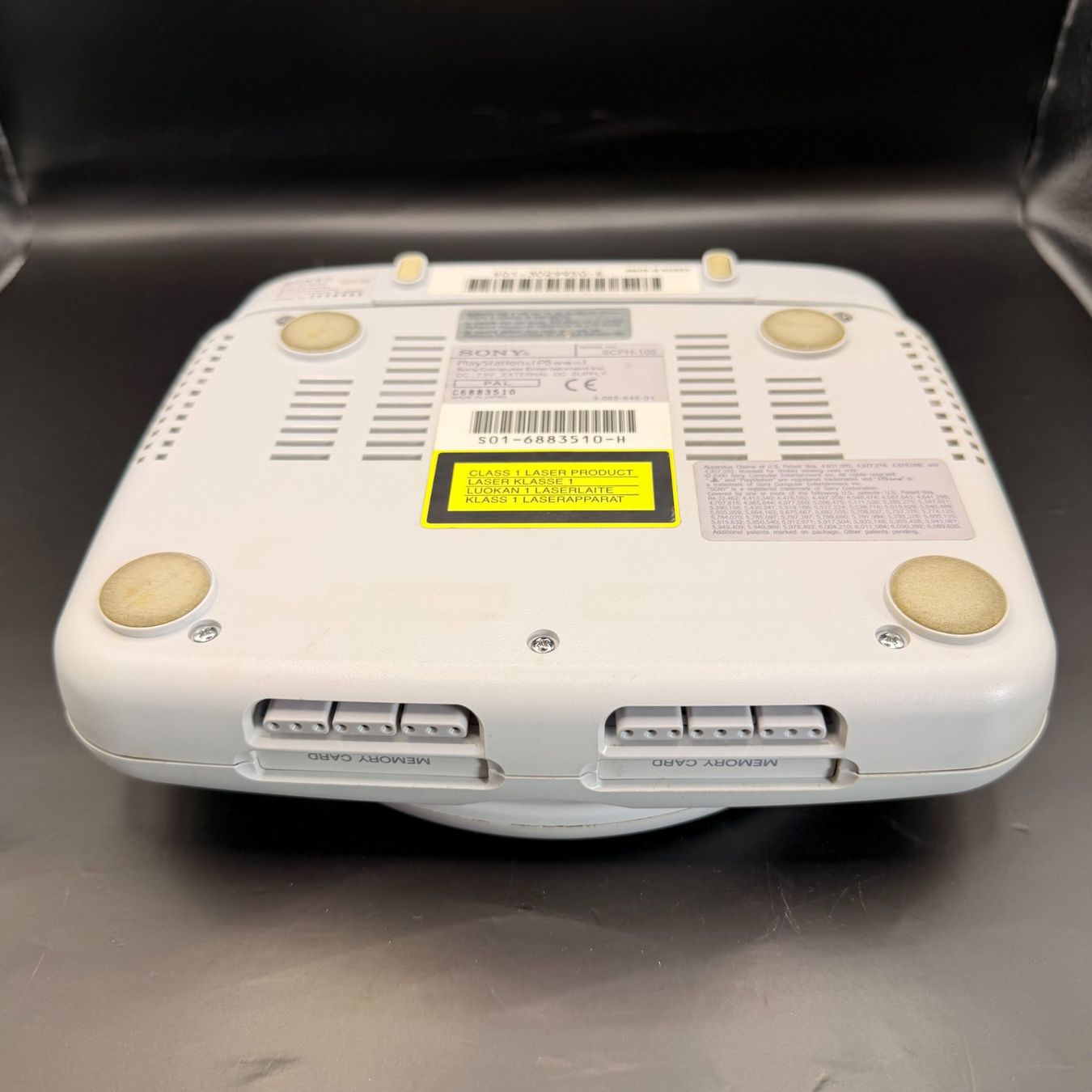 Sony Console: Sony PlayStation PS One Konsole mit LCD-Bildschirm – Usato da Düdingen venduto da Nerdworld 3