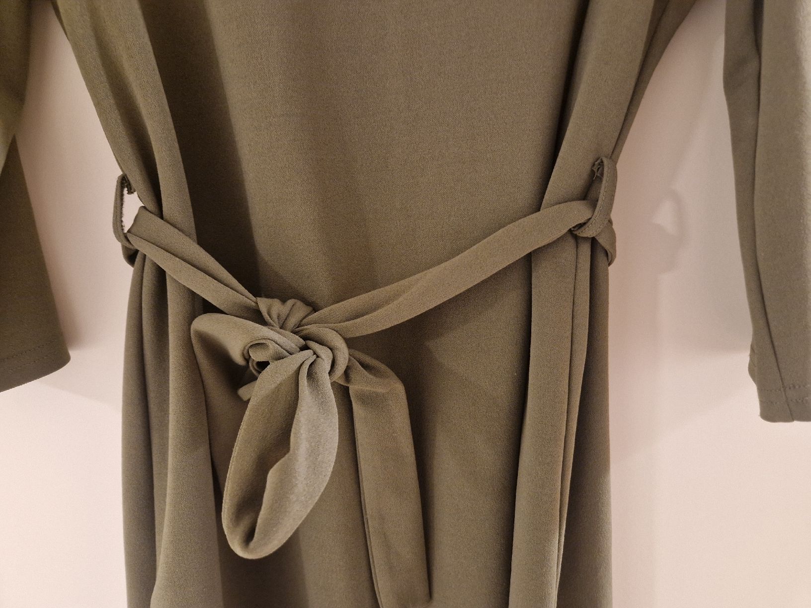 Kleider: Kleid Amisu olivgrün mit Bindegürtel – Neu (gemäss Beschreibung) aus Ebikon von kov_9vqb 1