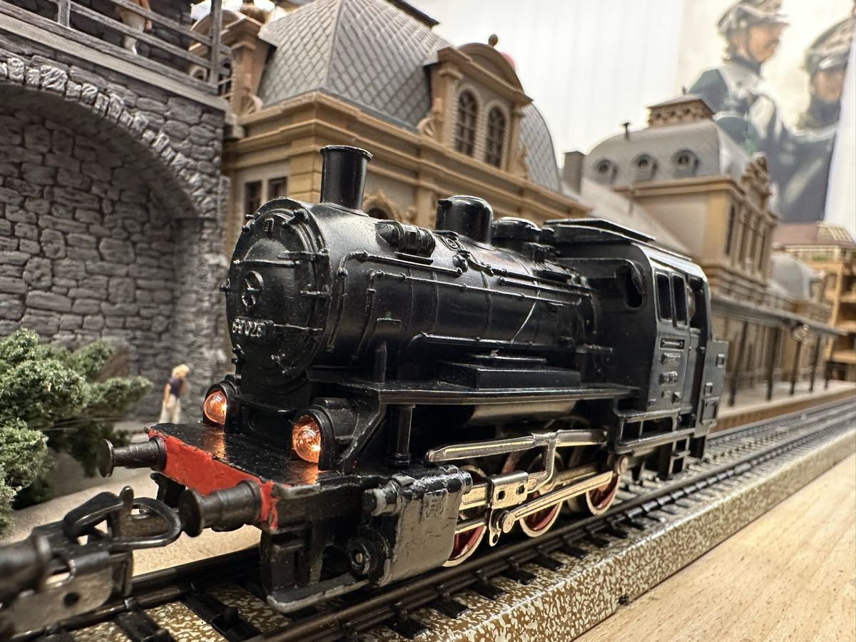 Märklin Modelleisenbahnen: Märklin TM 800 & CM 800 DB BR 30 & 89 – Gebraucht aus Lupsingen von New-Haven 1