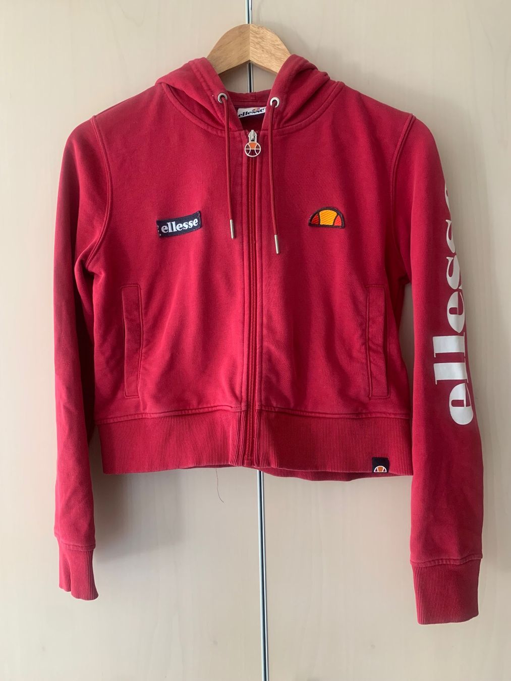 Ellesse Maglioni & Felpe: Ellesse Kapuzenpullover rot Grösse XS – Usato da Rosshäusern venduto da MiJoDoOl