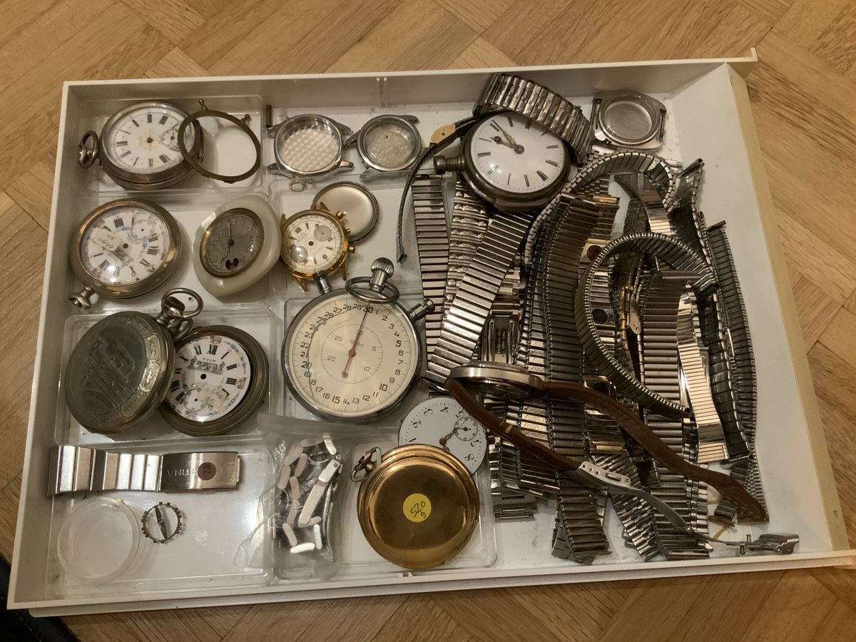 Orologi: Kiste mit diversen Uhren, Armbänder, Teile – Difettoso da Oberengstringen venduto da krumpaszky 4