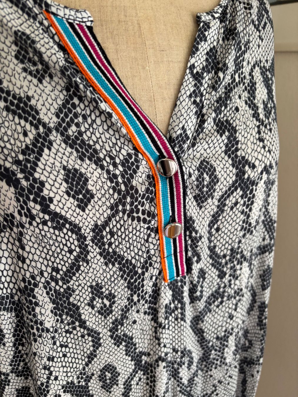 Airfield Camicette: Airfield Bluse, neu, 44. cool, NP: 240.- – Nuovo (secondo la descrizione) da St.Gallen venduto da shiwi12 3