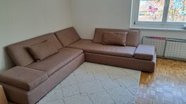Modernes, zeitloses Sofa