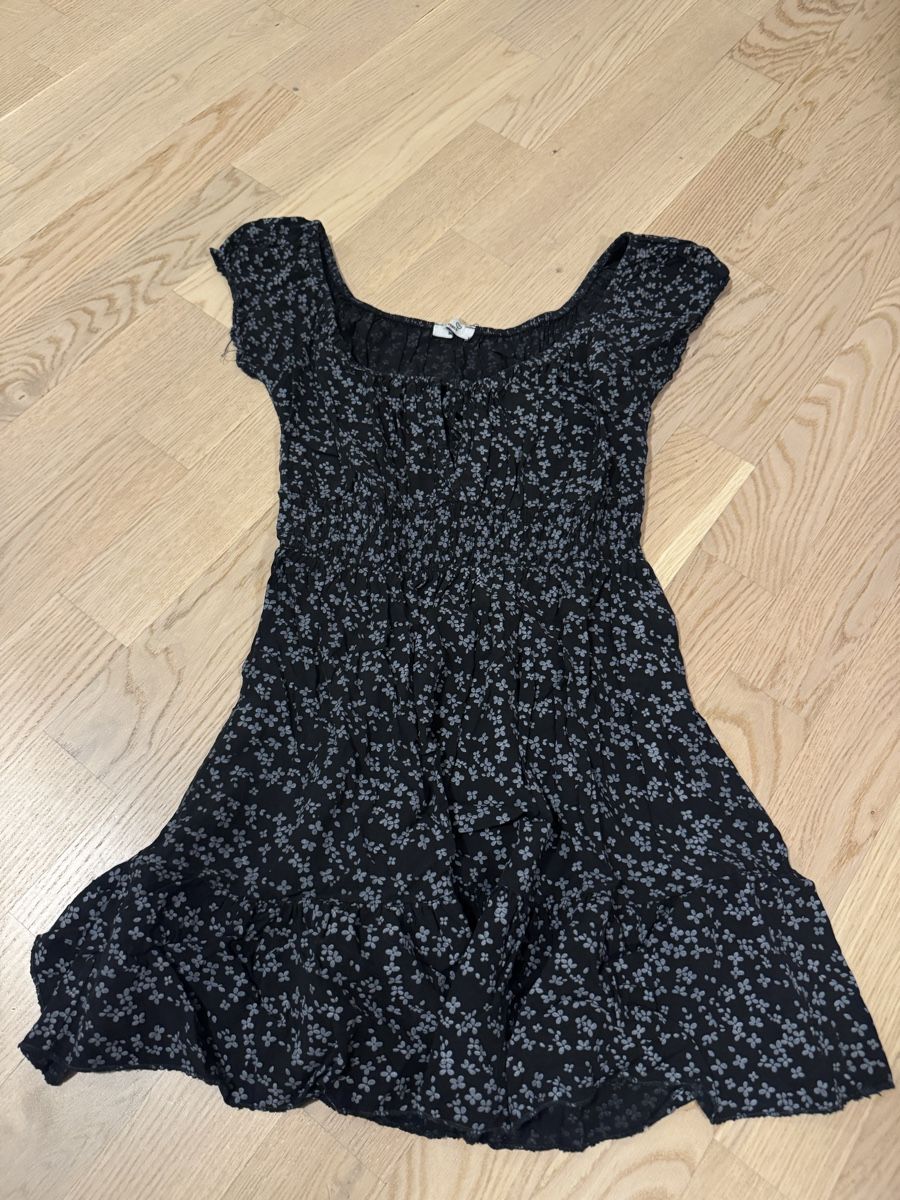Kleider: Sommerkleid – Neu (gemäss Beschreibung) aus Pfäffikon ZH von aitm_00