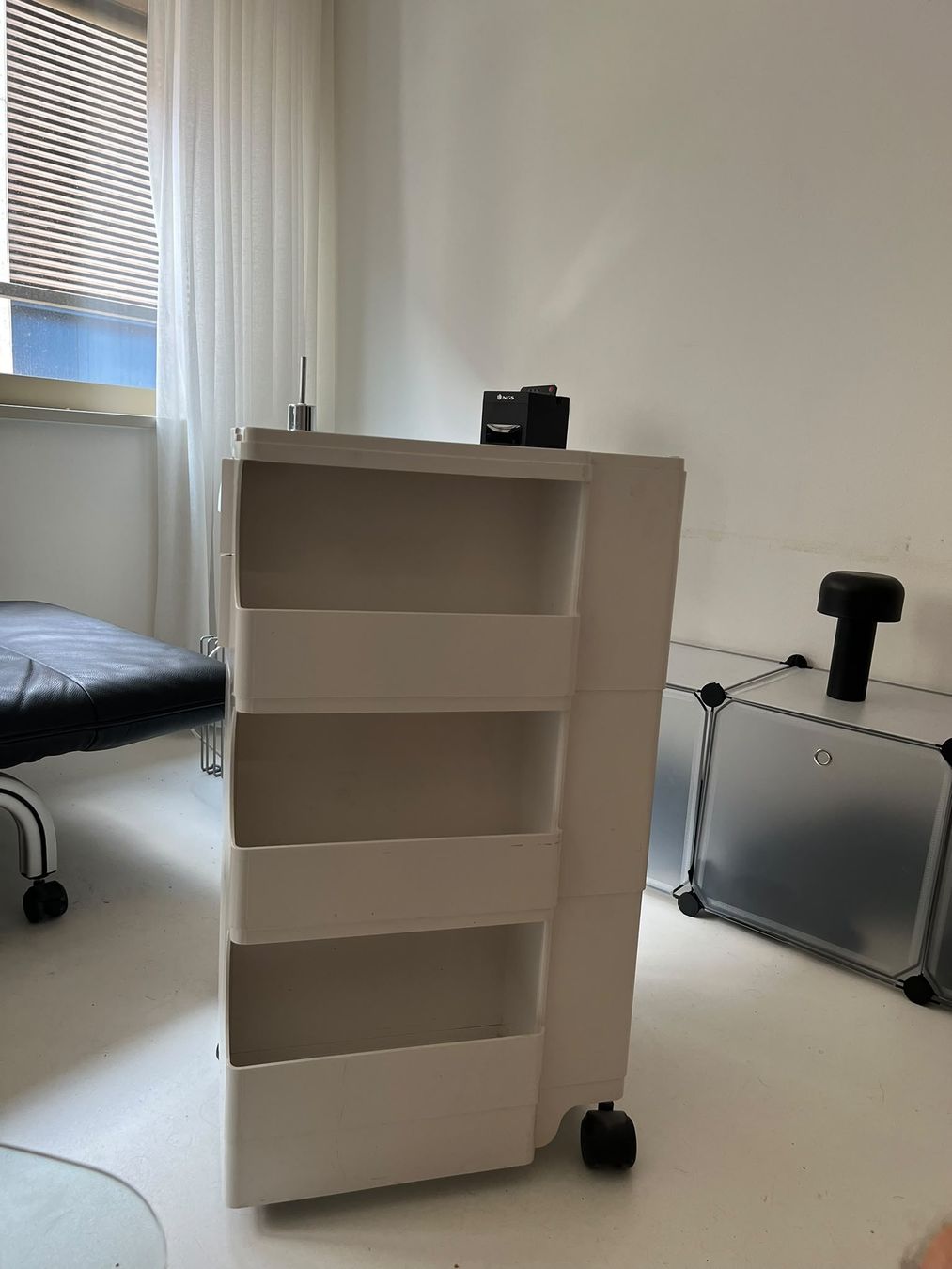 Korpus: Joe Colombo Boby-Rollcontainer – Gebraucht aus Zürich von timurstudios 1