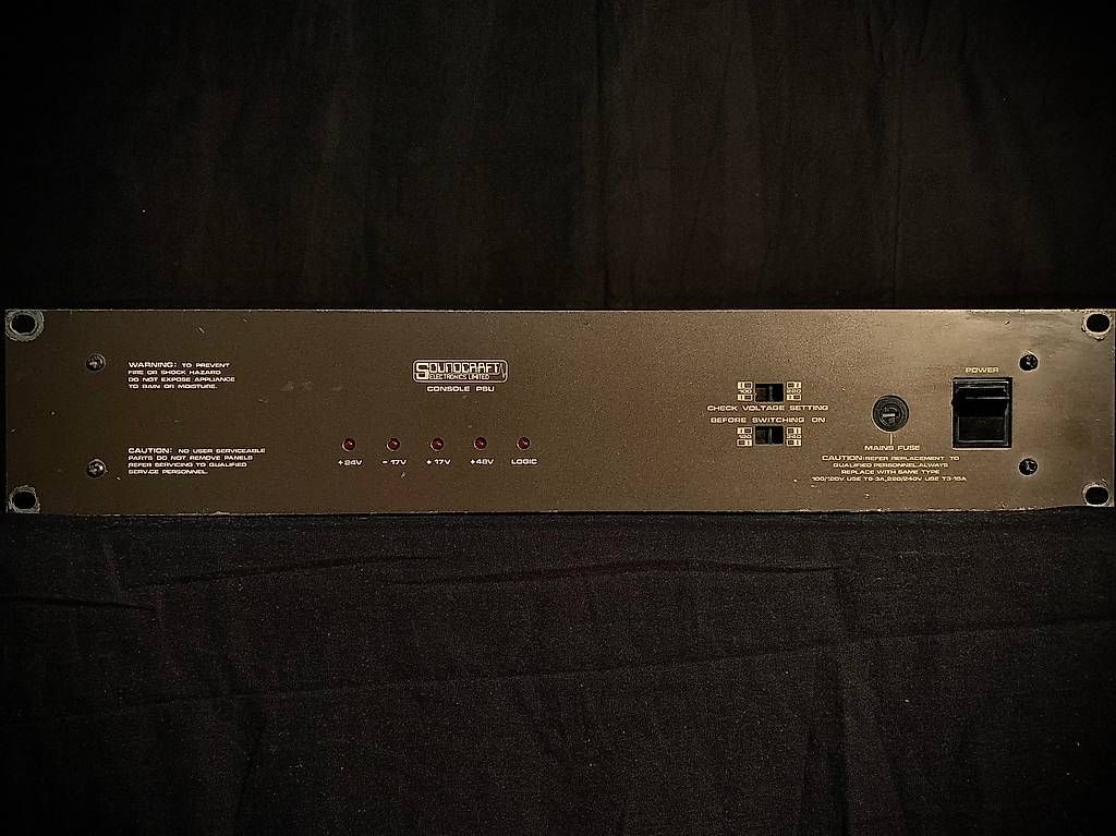 Soundcraft Mischpulte: Table de mixage Soundcraft 400b 32/4/6 avec Flightcase – Gebraucht aus La Chaux-de-Fonds von Simone1180 2