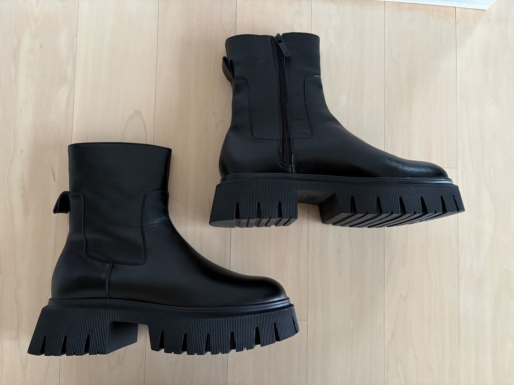 Zara Scarpe da donna: Neuwertige Zara Leder-Boots Gr.38 – Nuovo (secondo la descrizione) da Gossau SG venduto da Black-Queen