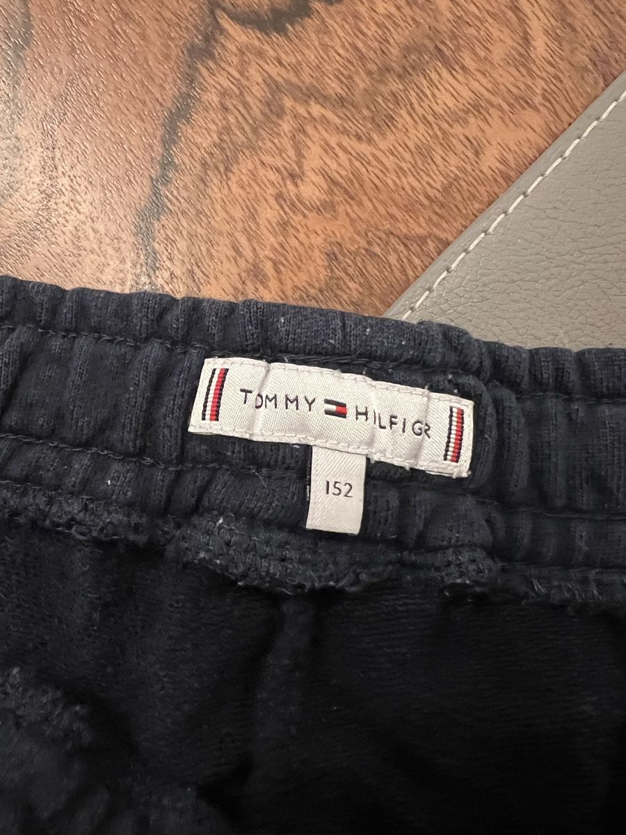 Tommy Hilfiger Pantaloni: TOMMY HILFIGER SPORTHOSE GR 152 – Usato da Basel venduto da theo-g77 2