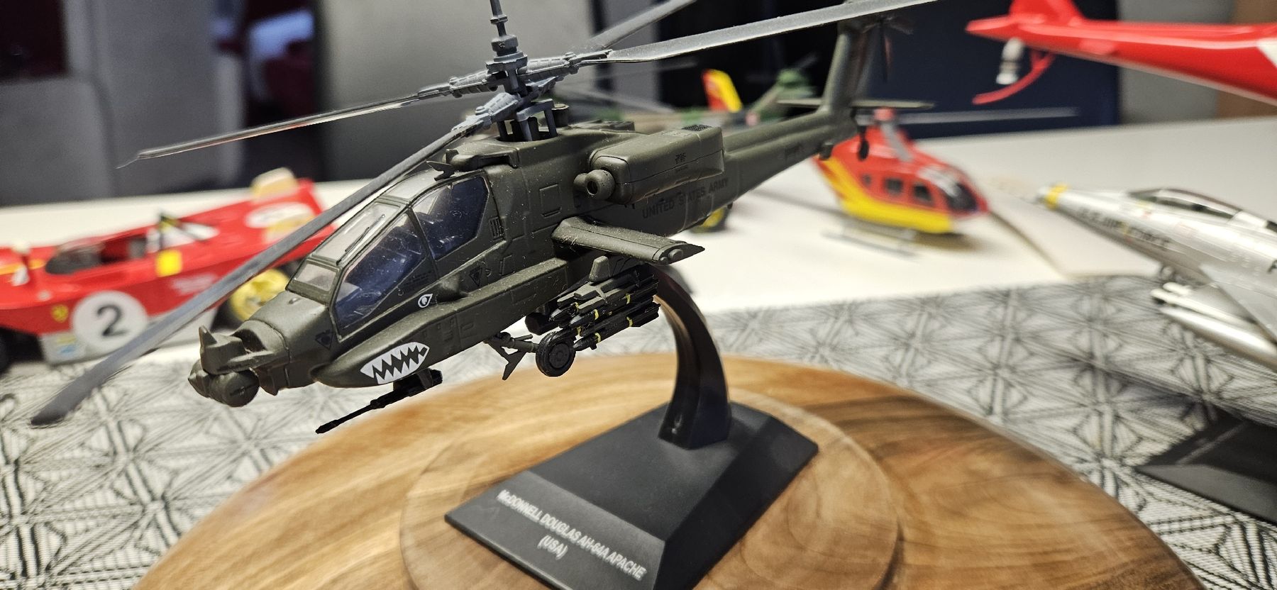 Kit di modellismo & Modellini statici: APACHE AH-64 A  USA – Nuovo (secondo la descrizione) da Bure venduto da cla_sk6s