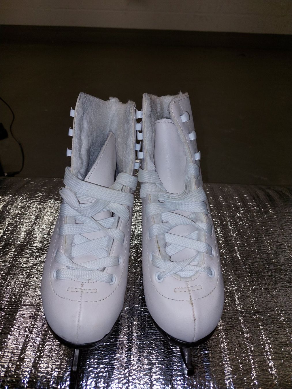 Decathlon Pattini da ghiaccio: Schlittschuhe Gr. 33 (Kinder) – Usato da Kloten venduto da Bogy 1