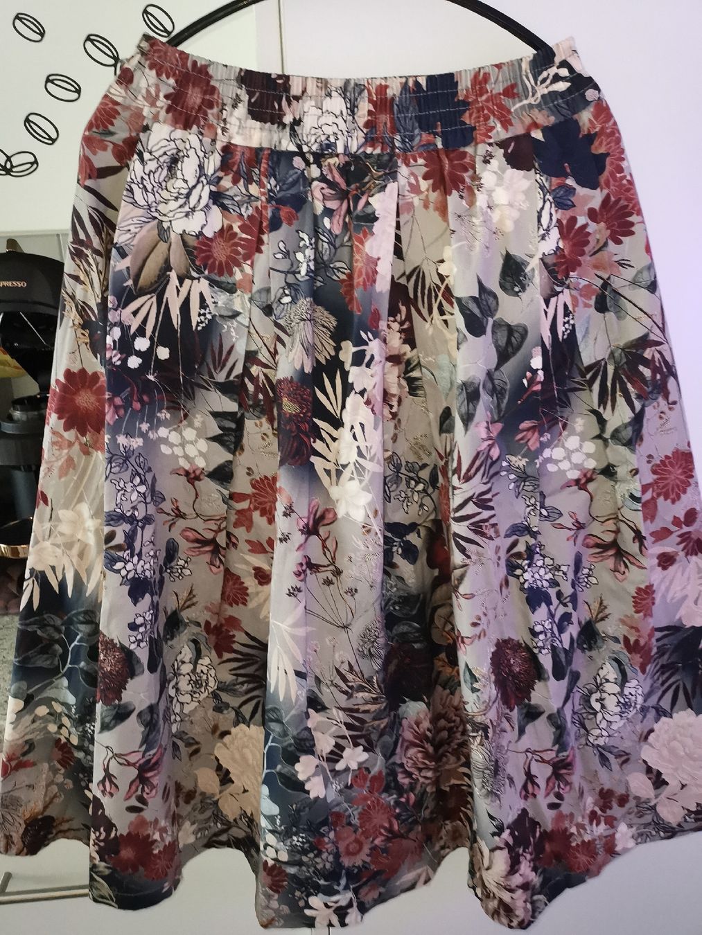 Stradivarius Röcke: Wunderschöner Sommerrock mit Blumenmuster, Grösse S – Gebraucht aus basel von lupettone