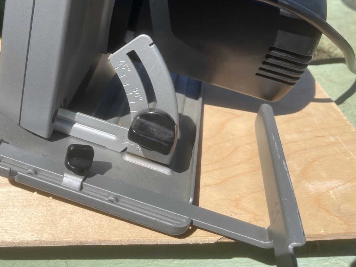 Seghe: Handkreissaege 1500 Watt  Black & Decker – Usato da Magden venduto da Hornet2 4
