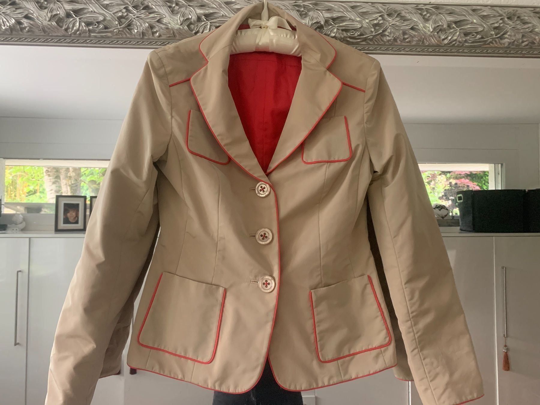 Giacche: Rena Lange Blazer, rot oder beige – Nuovo e nell'imballaggio originale da Hombrechtikon venduto da Herbstsonne