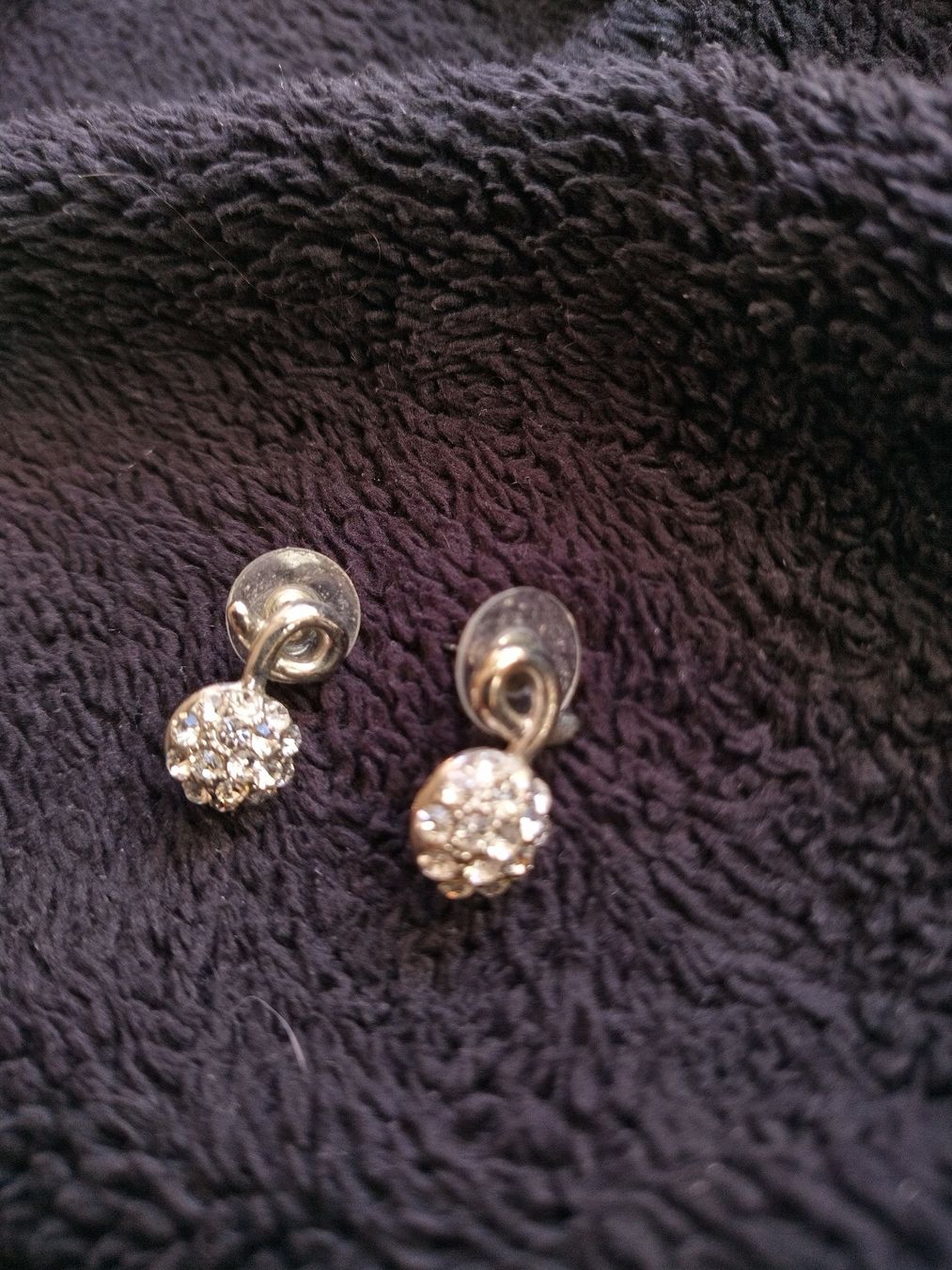Orecchini pendenti & Orecchini a lobo: Boucle d'oreille avec strass – Usato da Mühleberg venduto da Eliboub