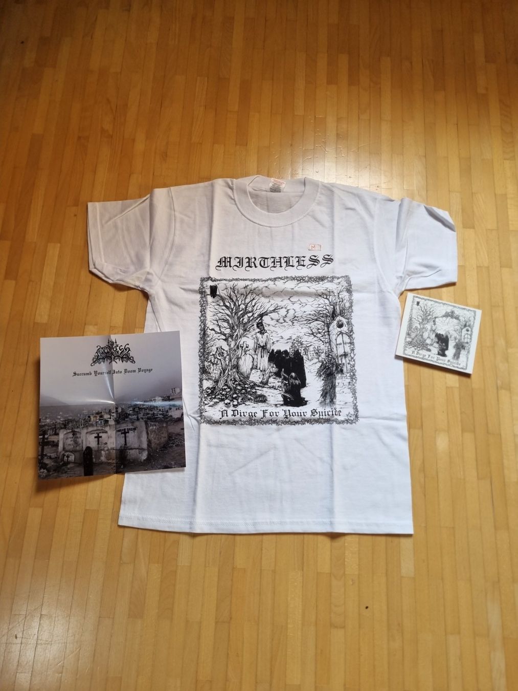 CD: Mirthless - Dirge Suicide, CD Doom inkl. Poster + TShirt G.M – Usato da Winterthur venduto da Belzarek