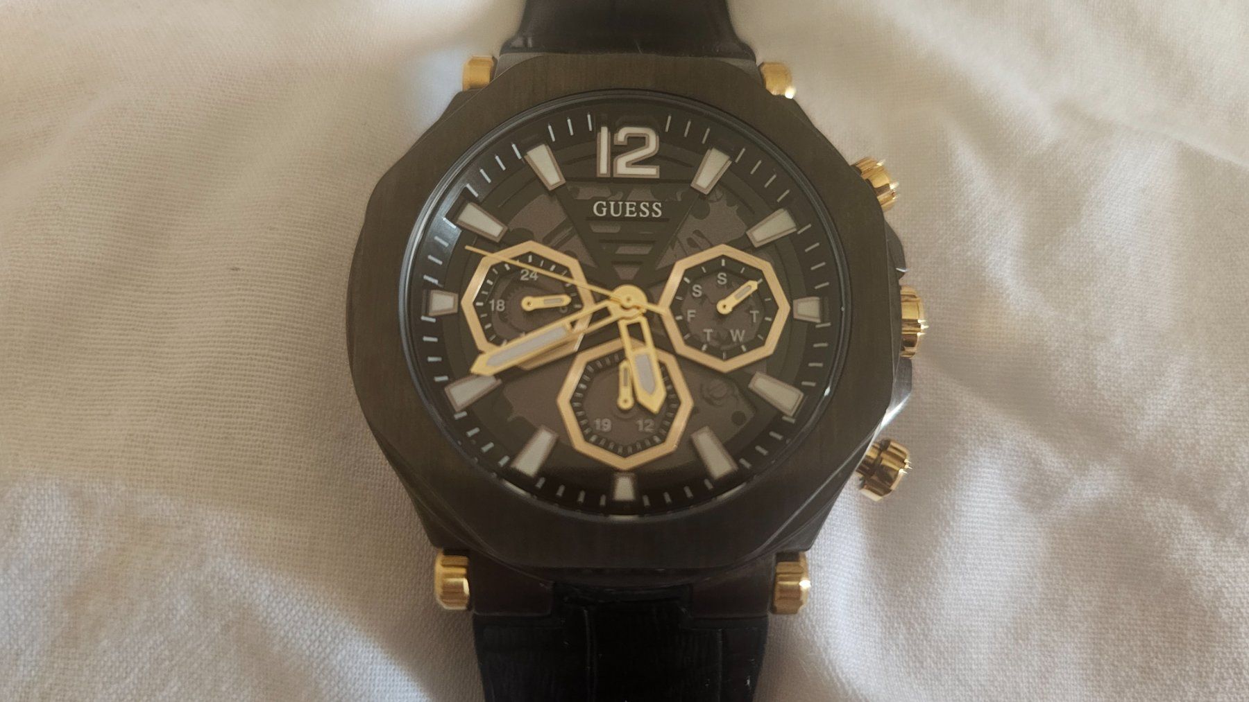 Guess Uhren: Guess Edge Day Date ab 1.- !!! – Gebraucht aus Etoy von angi020 2