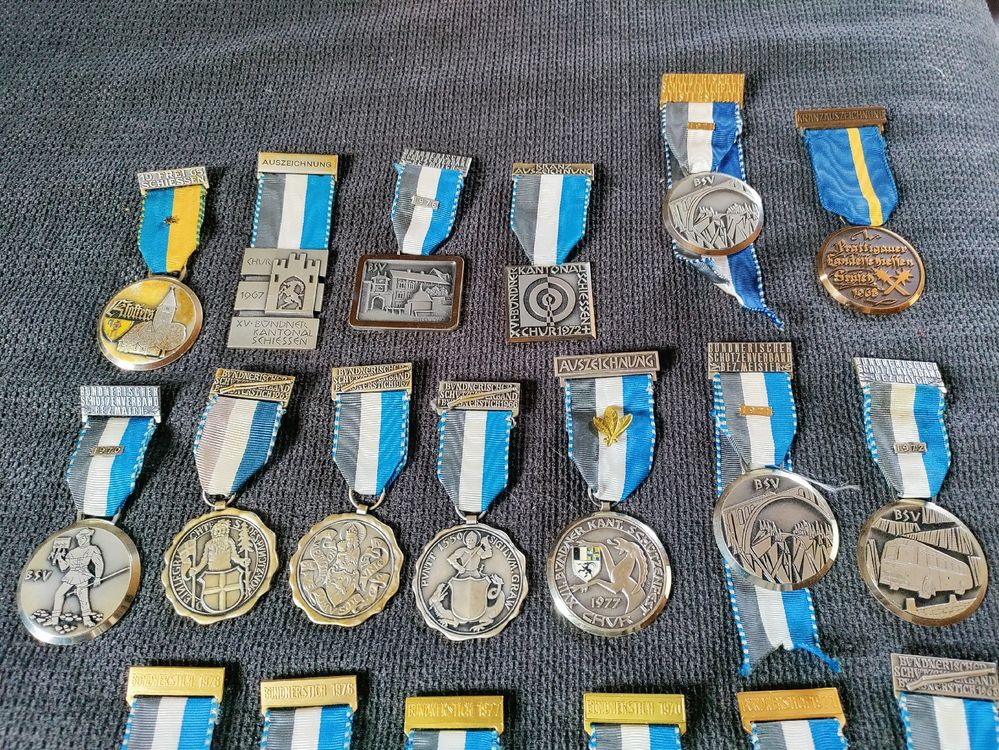 Medaillen: Sammlung Schützenmedaillen Abzeichen . 19 Stück – Gebraucht aus Fideris von VonRiva86 2