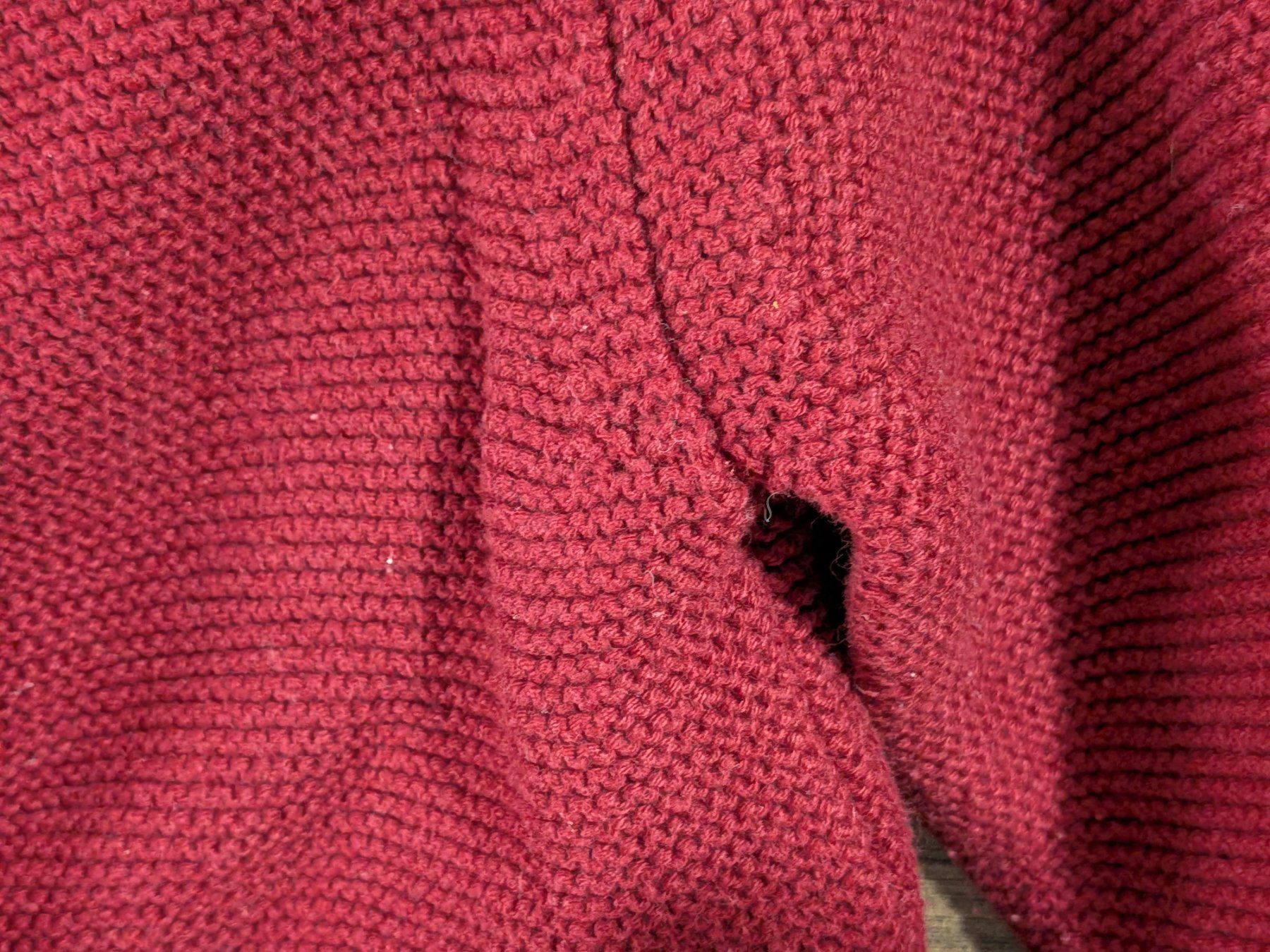 H&M Pullover & Sweatshirts: Kinder Strickjacke rot mit Knöpfen – Gebraucht aus Pfaffhausen von ZwergeUndMehr 2
