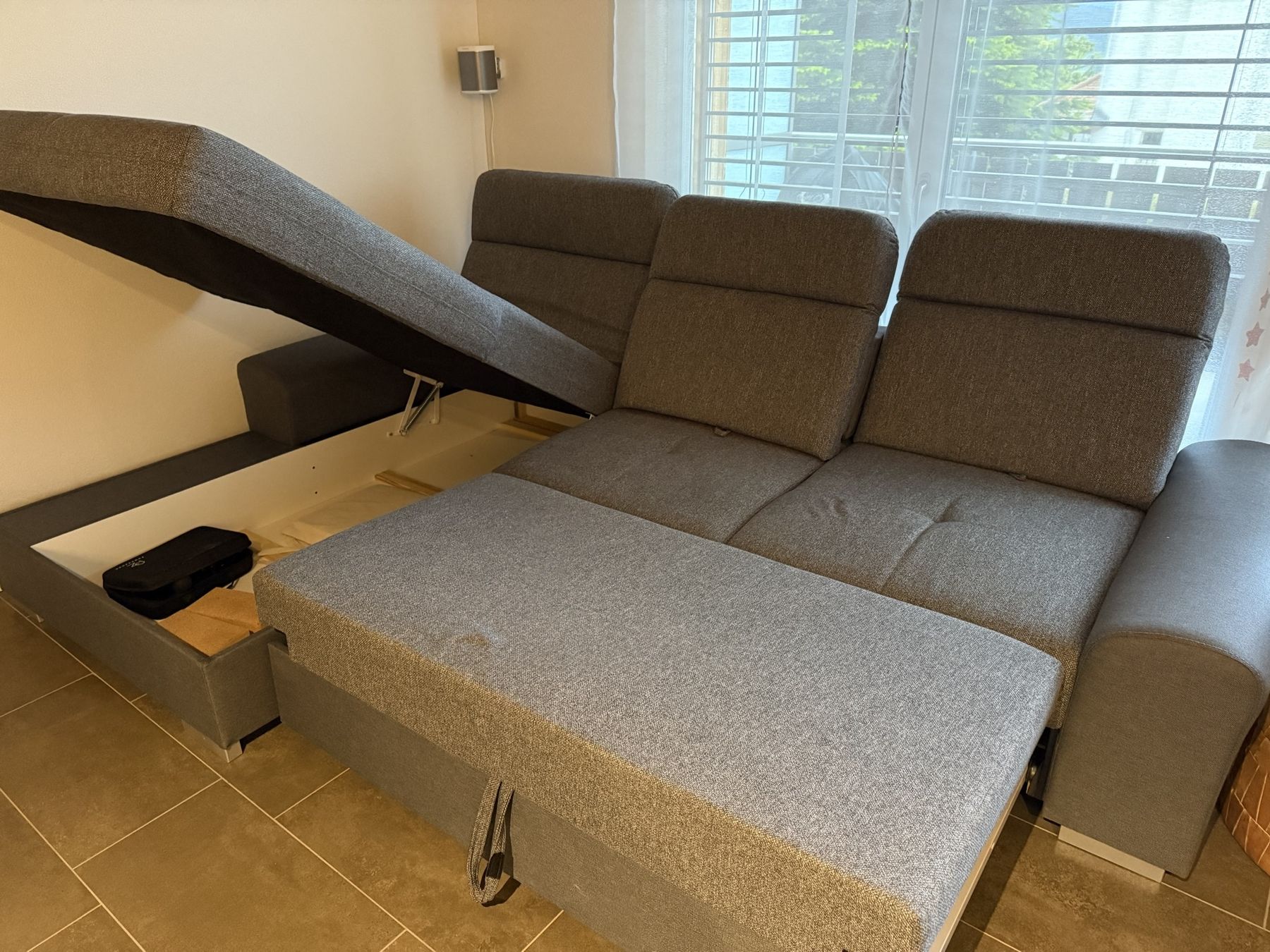 Sofas: Bettsofa mit Stauraum – Neu (gemäss Beschreibung) aus Plasselb von PxMn 4