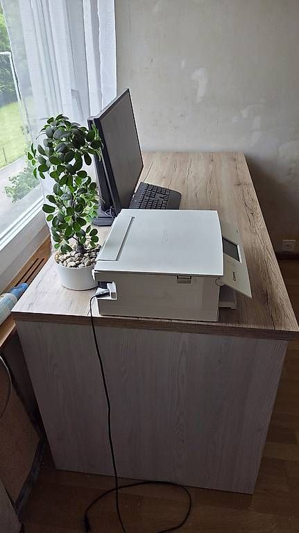 Bureaux: Bürotisch zu verschenken – D'occasion à Obergösgen par Jasmin_91 1