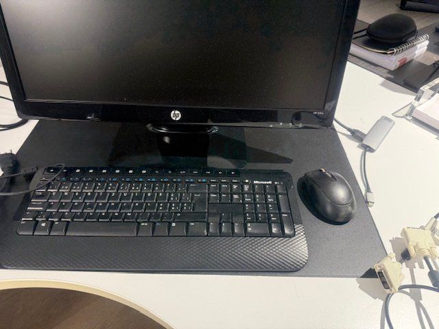 Hewlett Packard Monitor: Bildschirm mit Tastatur und Maus – Usato da Bern venduto da gab_zx9f 1