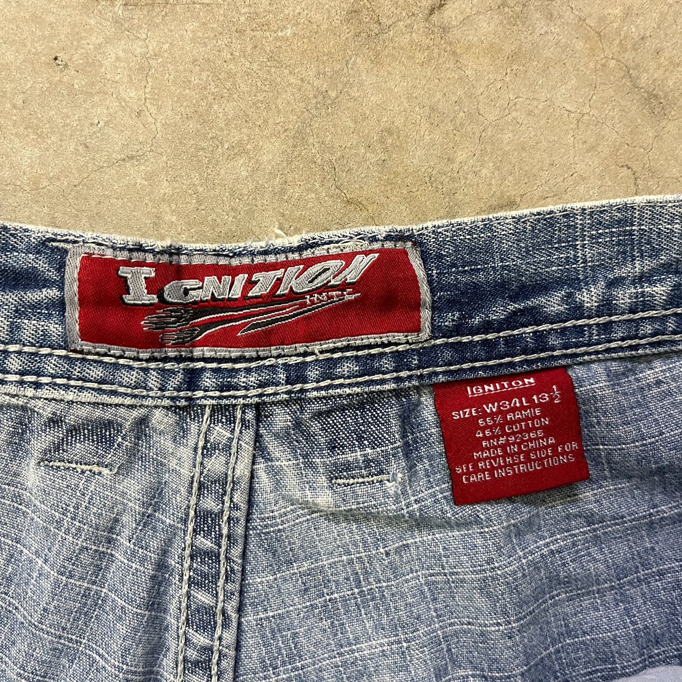 Pantaloni: Vintage Ignition Jorts (34US) – Usato da Chamoson venduto da Sapoloshop 2