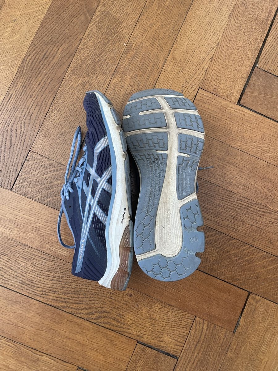Scarpe da donna: ASICS Laufschuhe dunkelblau getragen – Usato da Winterthur venduto da leo_jgb5 3