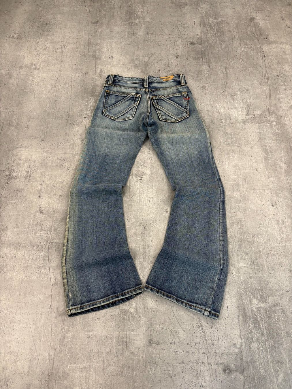 Diesel Jeans: Vintage Diesel Bootcut Flared Jeans (S) – Nuovo (secondo la descrizione) da Werdenberg venduto da hase.vintage