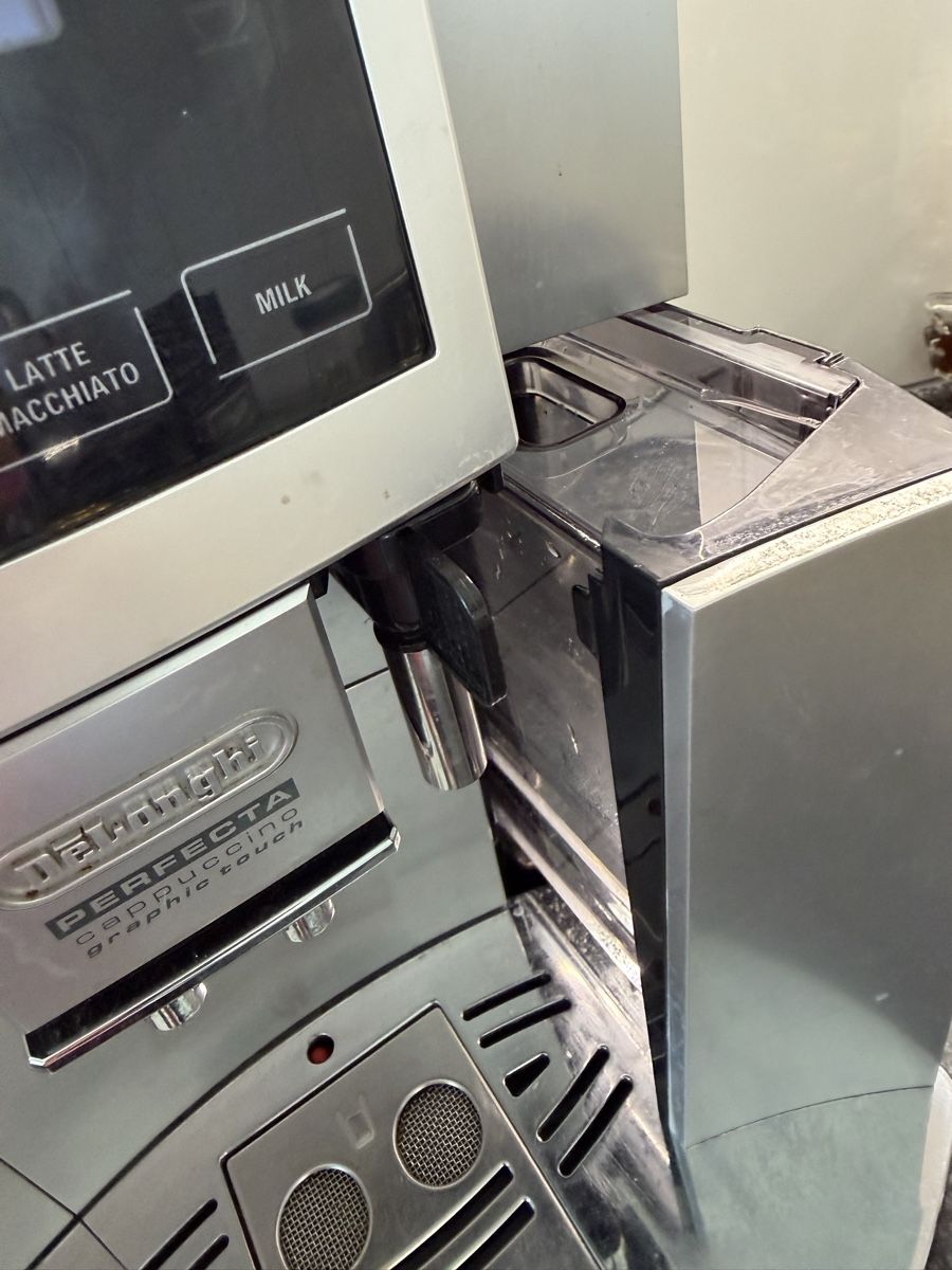 Macchine per caffè & Macchine per espresso: alte Delonghi Kaffeemaschine Vollautomat – Usato da Uster venduto da Ninii003 4