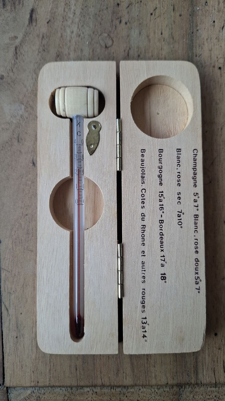 Autres articles pour la maison: Wein-Thermometer mit Box – D'occasion à Zürich par witike