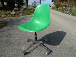 1 Eames Bürostuhl Stuhl auf Rollen, Fiberglas Vitra Miller