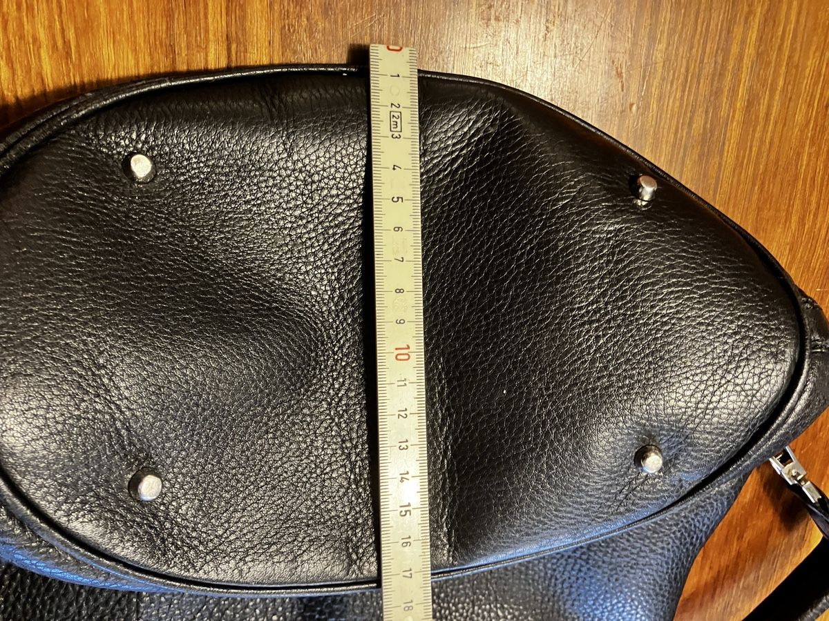 Borse da donna: Beuteltasche Leder schwarz – Usato da Herzogenbuchsee venduto da stellafarella 6