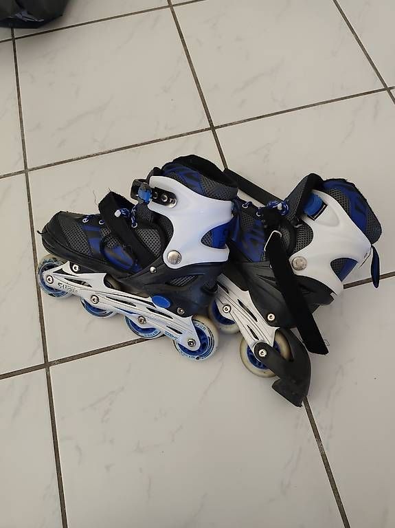 Patins à roul. & inline: Rollerblades Grösse 35-38 – D'occasion à Emmenbrücke par AKTA3123 1