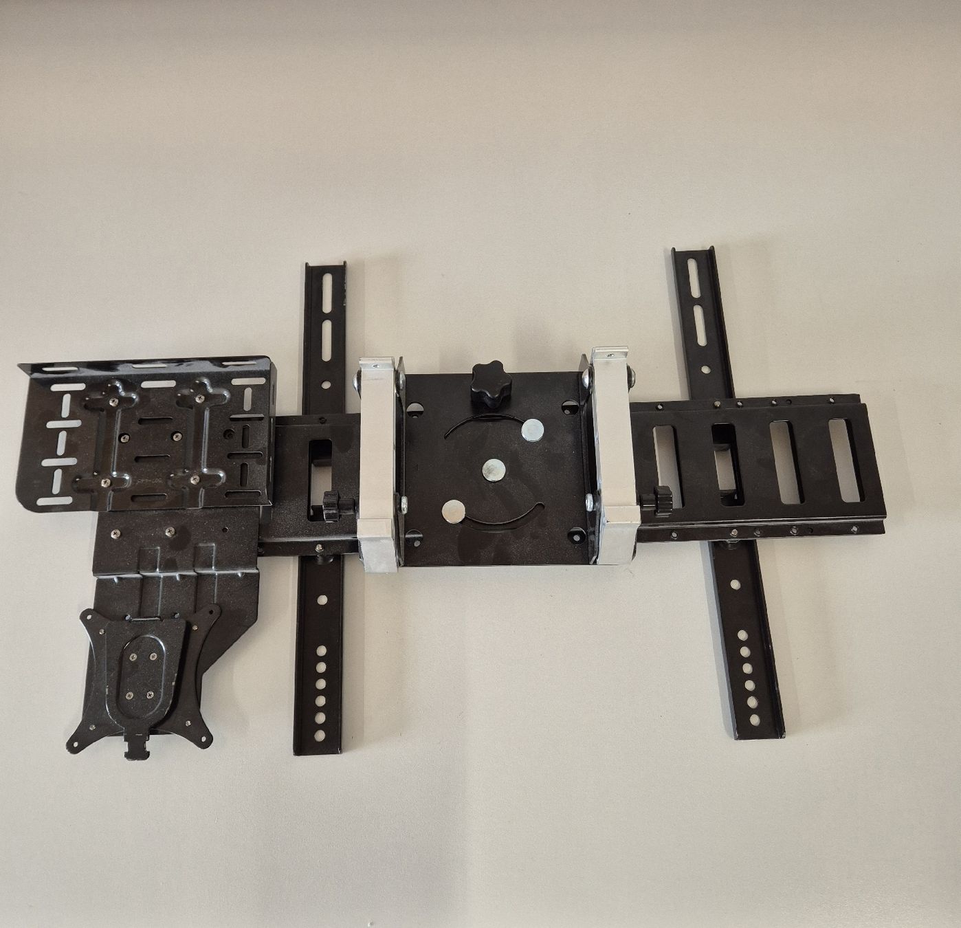 Ergotron Supporti a parete: Ergotron Screen/TV Wandhalterung – Usato da Neuenkirch venduto da Saedu 1