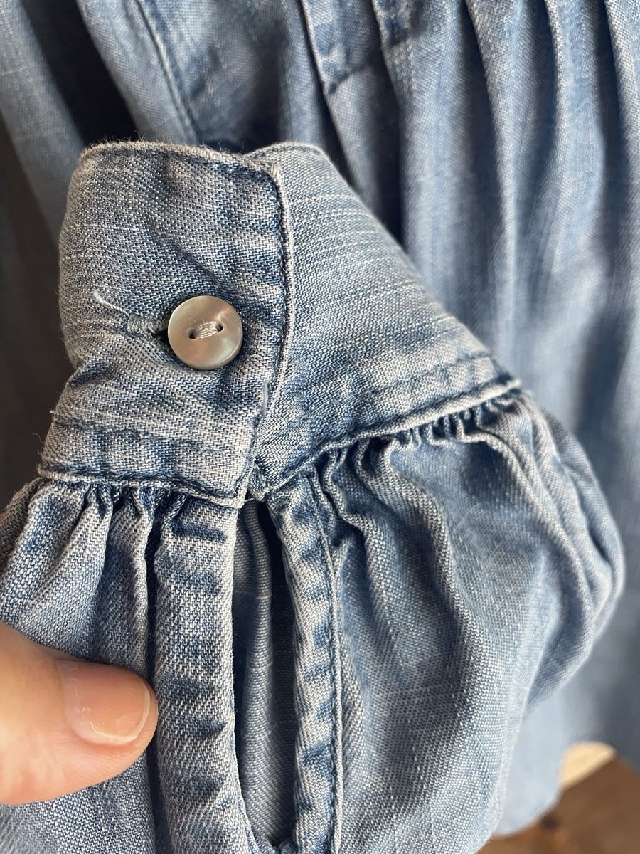 Camicette: M&S Bluse Jeanshemd hellblau Rüschen Gr. S/M – Usato da Oberwil BL venduto da another-day-of-sun 4