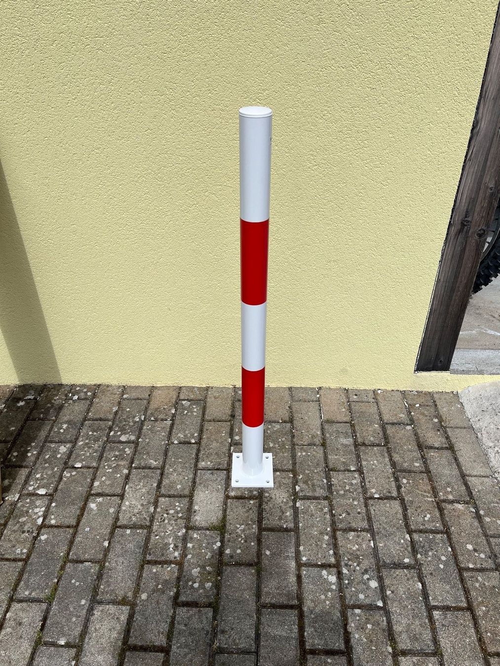Zäune: Absperrpfosten rot weiss – Gebraucht aus Leuzigen von Baspi0