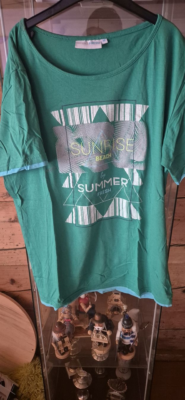 T-shirts: TShirt 2x Grösse M Damen – D'occasion à Engi par Hinzi84