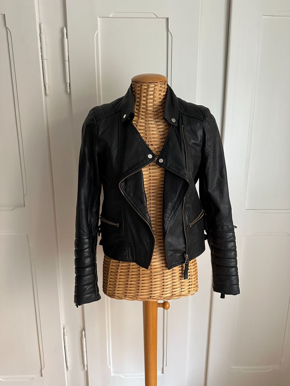 Zara Jacken: ZARA - Lederjacke schwarz S – Gebraucht aus Zürich von Diazaio 3
