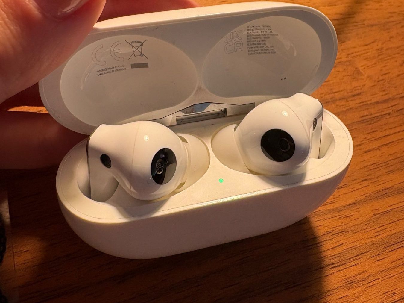 Huawei Cuffie: Huawei FreeBuds Pro Ladecase mit Kopfhörer weiss Gebraucht – Usato da Ehrendingen venduto da leoman18 2
