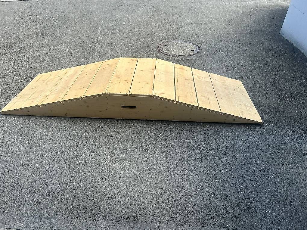 Spielzeuge: Veloschanze aus Holz – Gebraucht aus Stalden (Sarnen) von minusch015