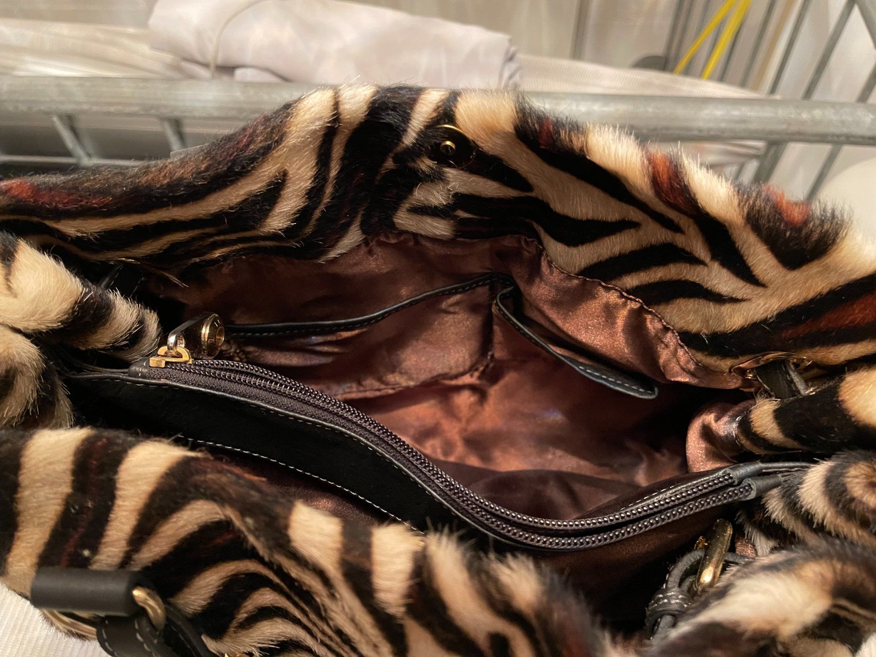 Taschen für Damen: Handtasche – Gebraucht aus Stallikon von nirakhtugarev 3