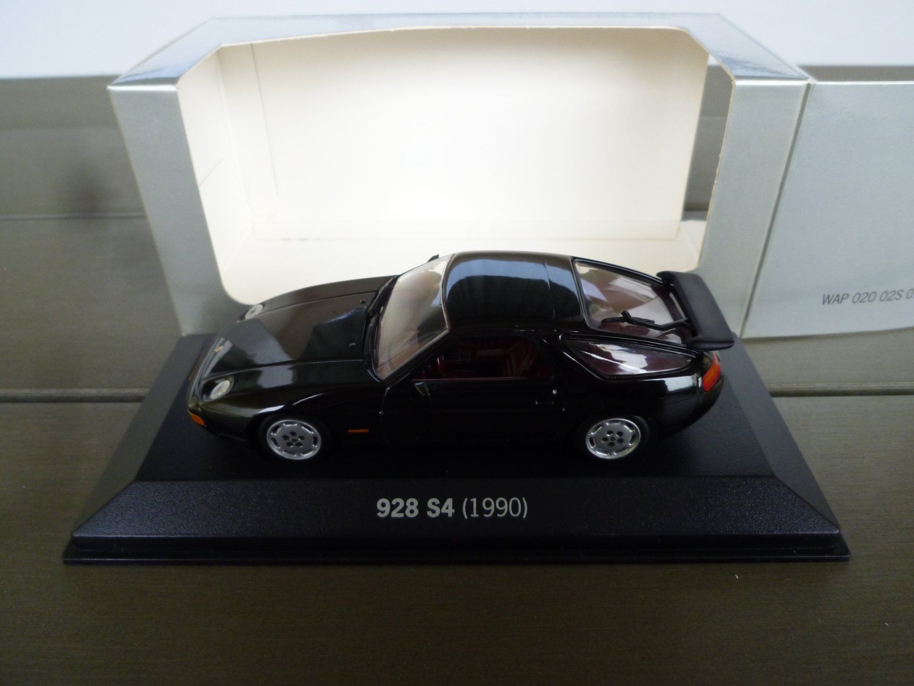 Porsche Modellini d'auto: Porsche 928 S4 (1990) – Nuovo e nell'imballaggio originale da Flawil venduto da Imperiosud 1