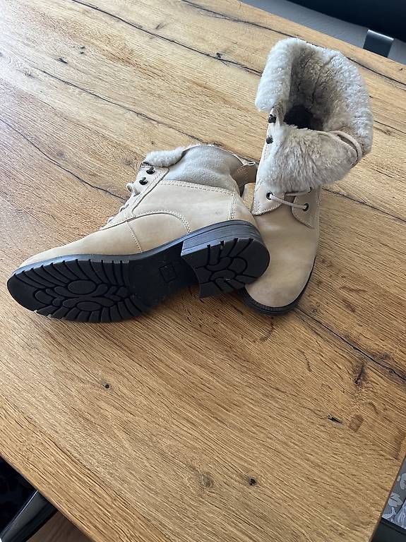 Damenschuhe: Wildlederschuhe beige GR 41 – Gebraucht aus Saas im Prättigau von cla_289l 1