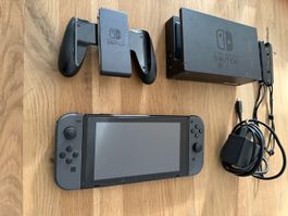 Nintendo Switch Konsole mit Zubehör guter Zustand
