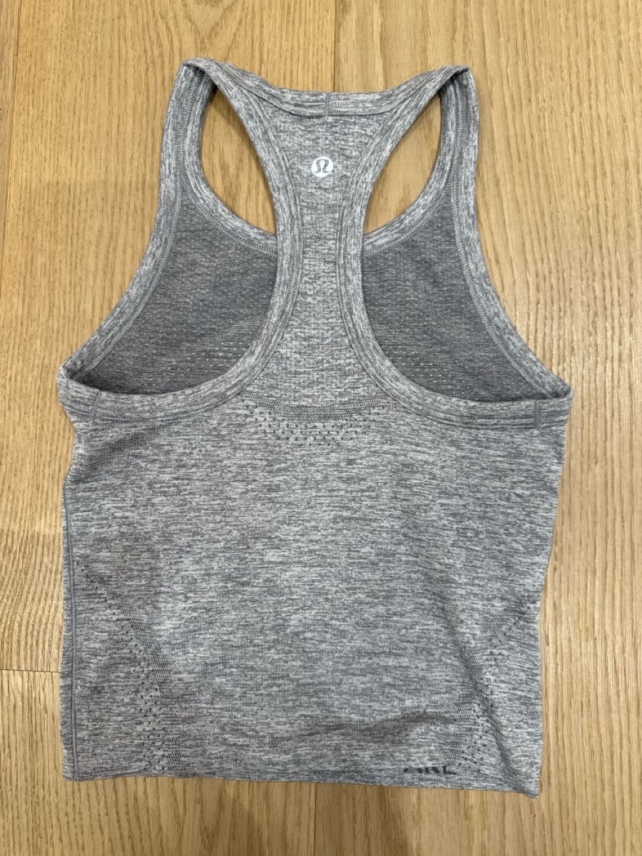 Lululemon Top: Lululemon Swiftly Tech Cropped Racerback Tank Top Gr. 2 – Usato da Ennetbaden venduto da Katiusia