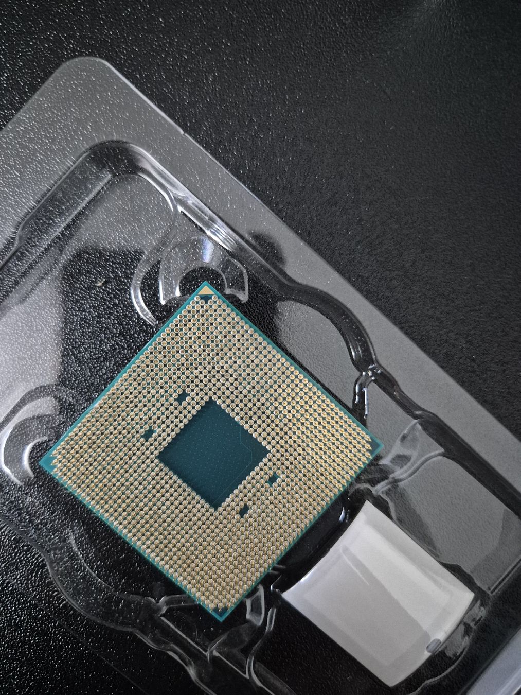 Amd Componenti elettronici: Processeur AMD Ryzen 5 2600 – Usato da Penthalaz venduto da micatylaanie 1